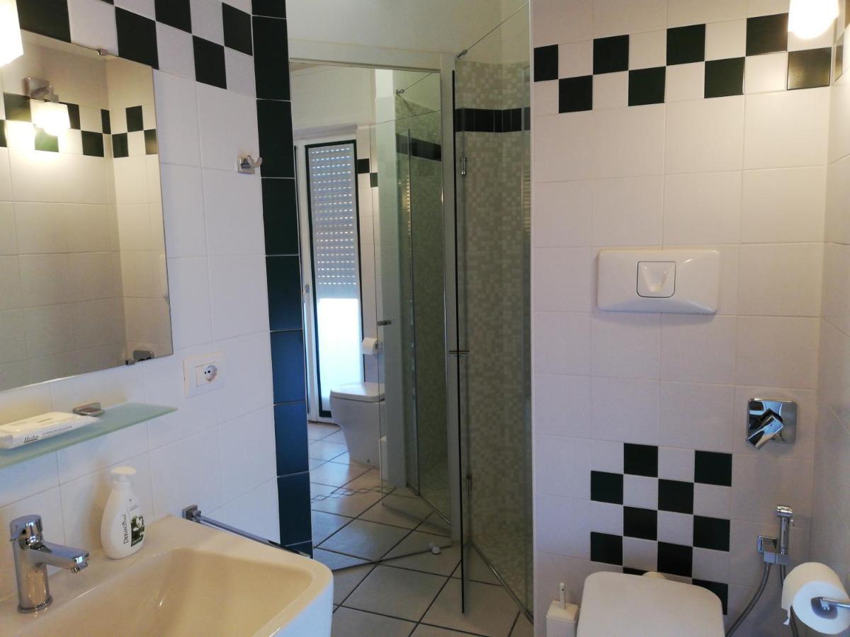 B&B Le Magnolie Γκαλλαράτε Δωμάτιο φωτογραφία