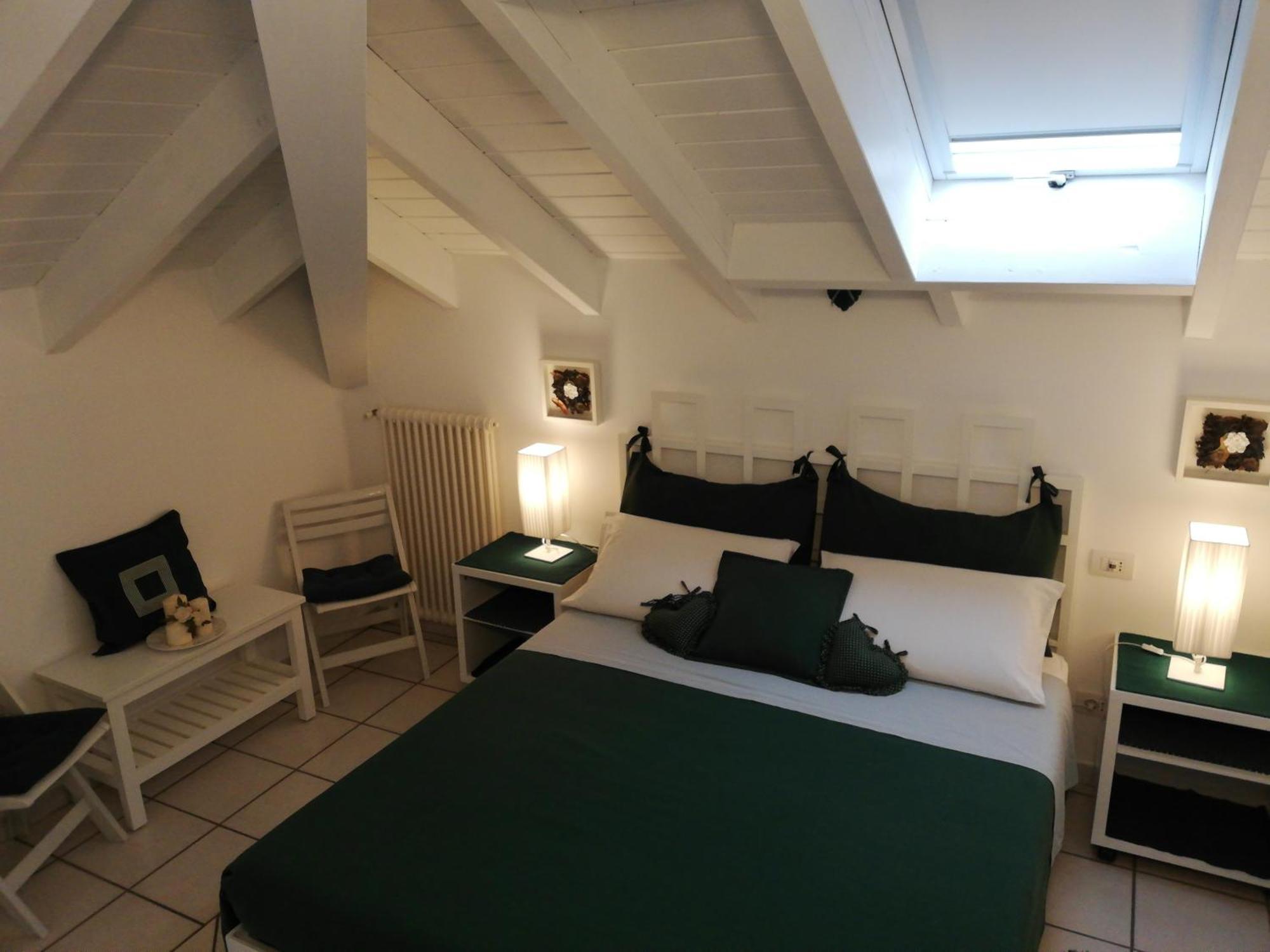 B&B Le Magnolie Γκαλλαράτε Δωμάτιο φωτογραφία