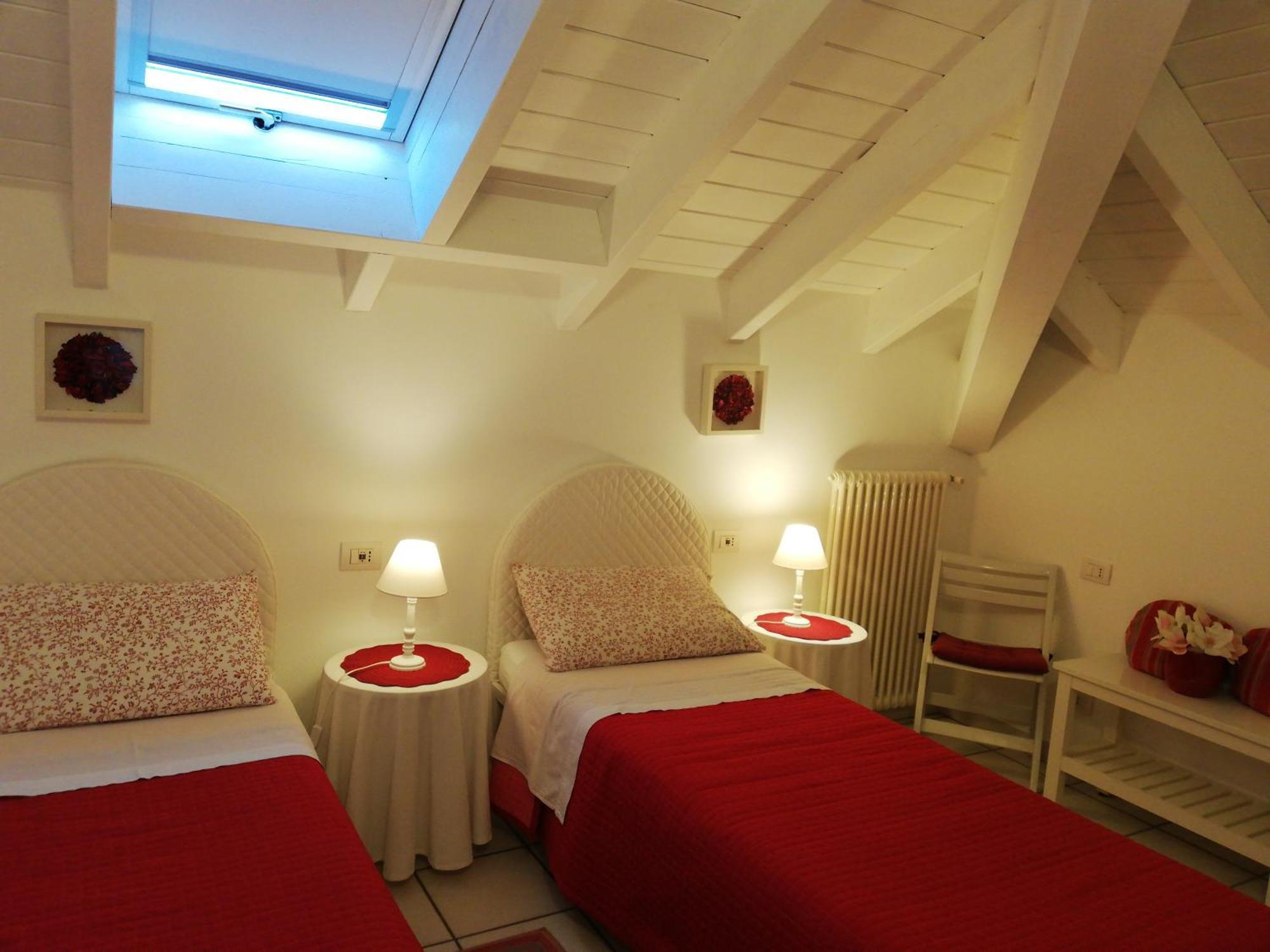 B&B Le Magnolie Γκαλλαράτε Δωμάτιο φωτογραφία