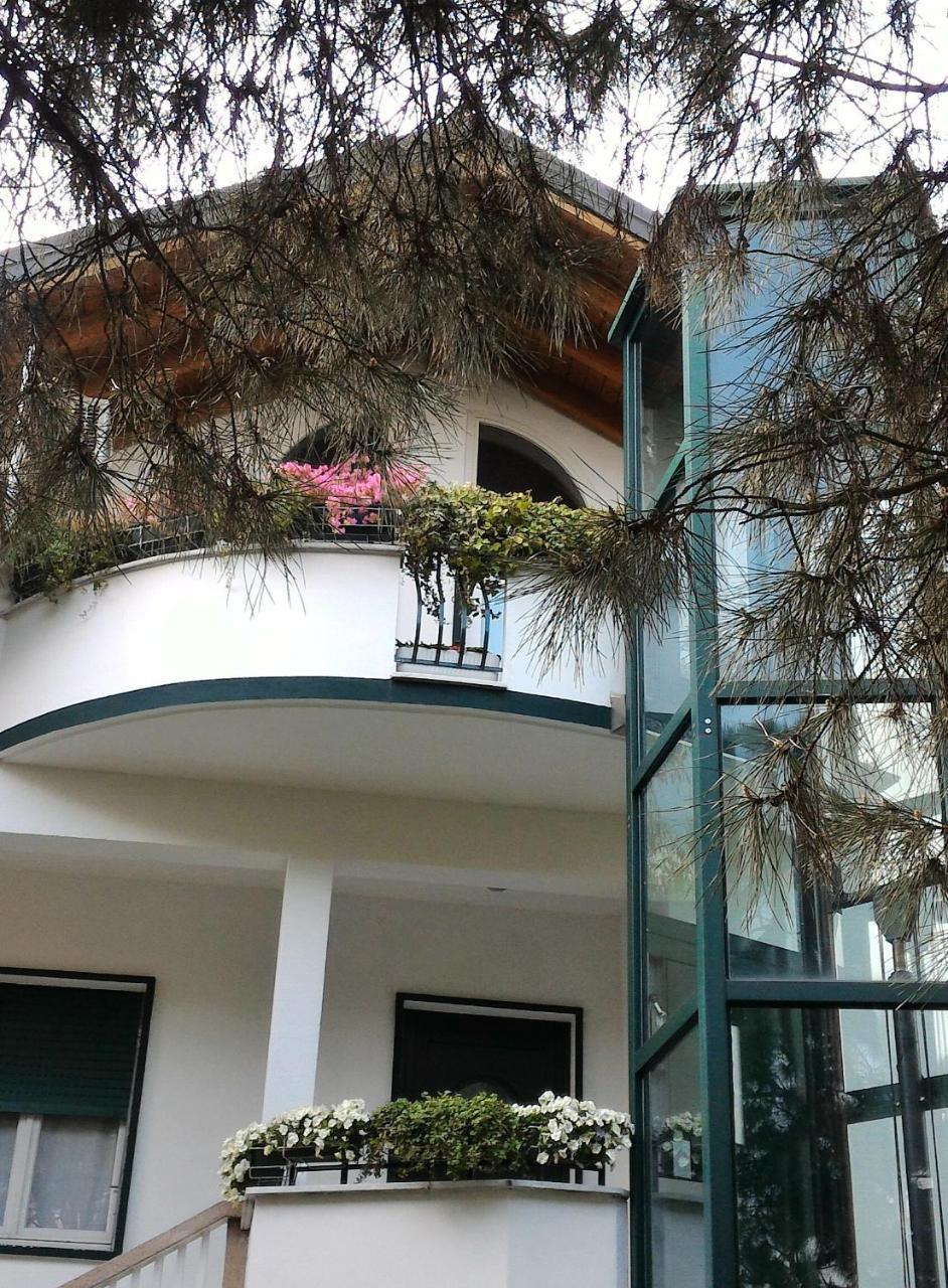 B&B Le Magnolie Γκαλλαράτε Εξωτερικό φωτογραφία