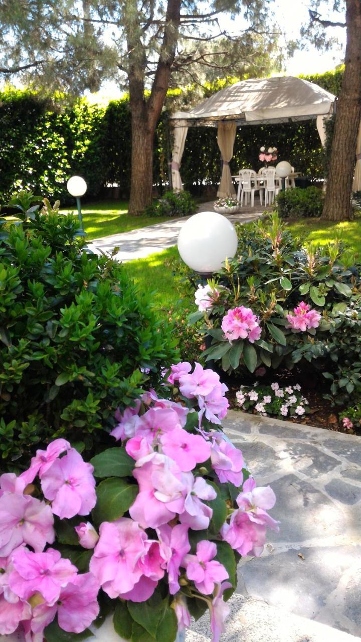 B&B Le Magnolie Γκαλλαράτε Εξωτερικό φωτογραφία