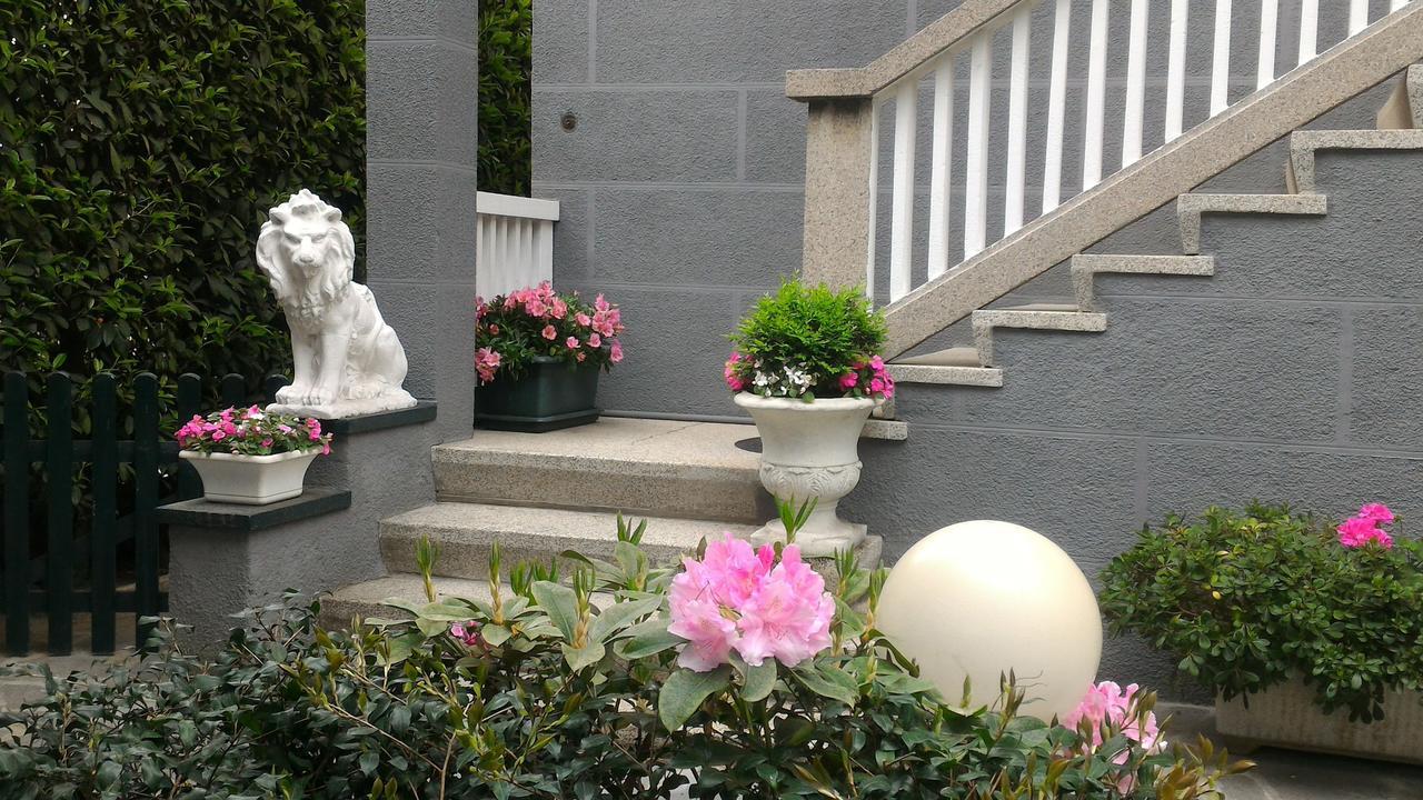 B&B Le Magnolie Γκαλλαράτε Εξωτερικό φωτογραφία